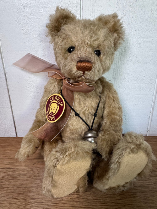 Charlie Bears | Little D CB094050