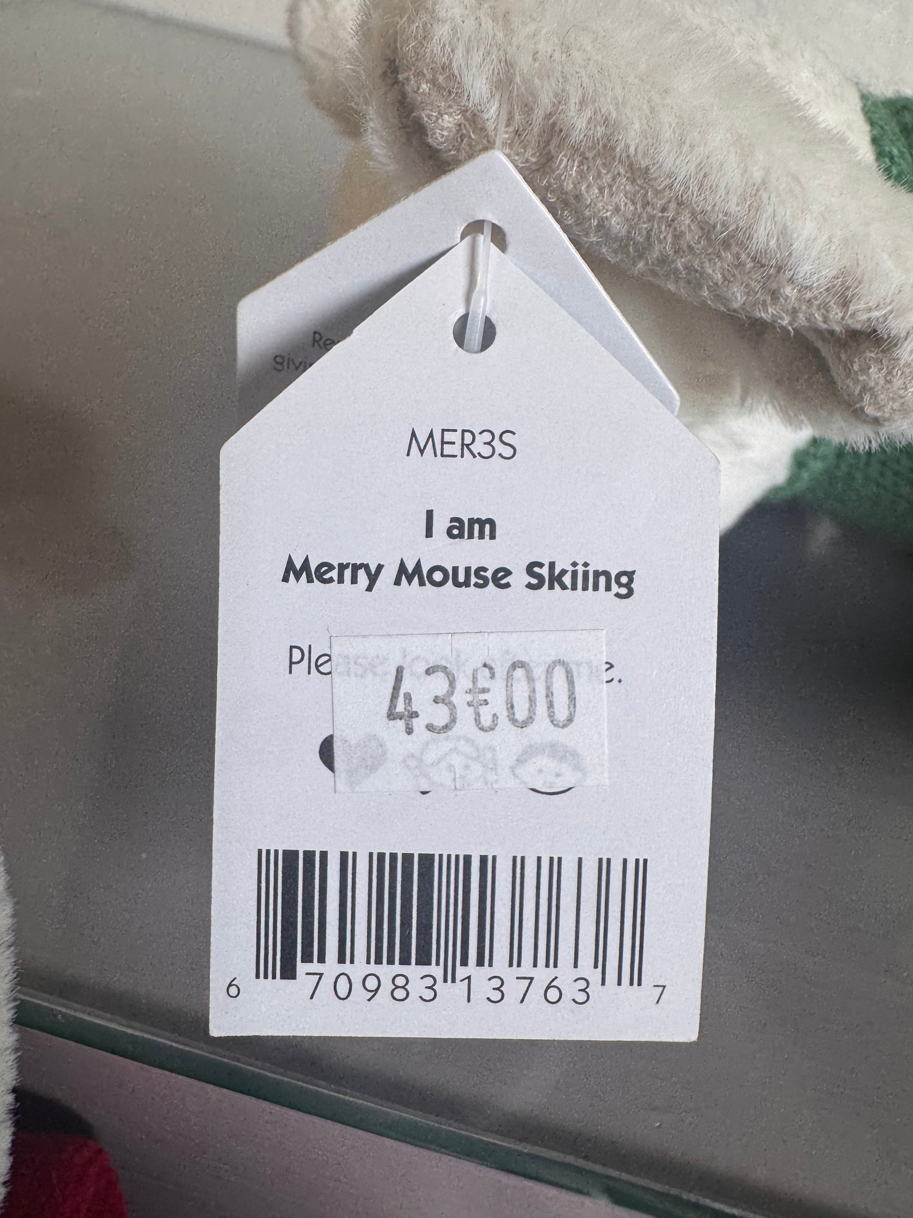 Merry Mouse Skiing