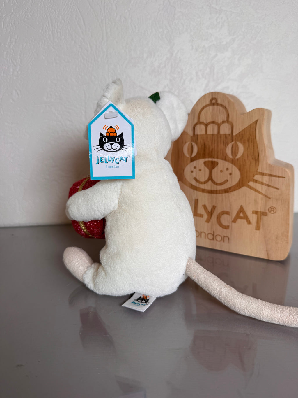 Merry Mouse With Present
