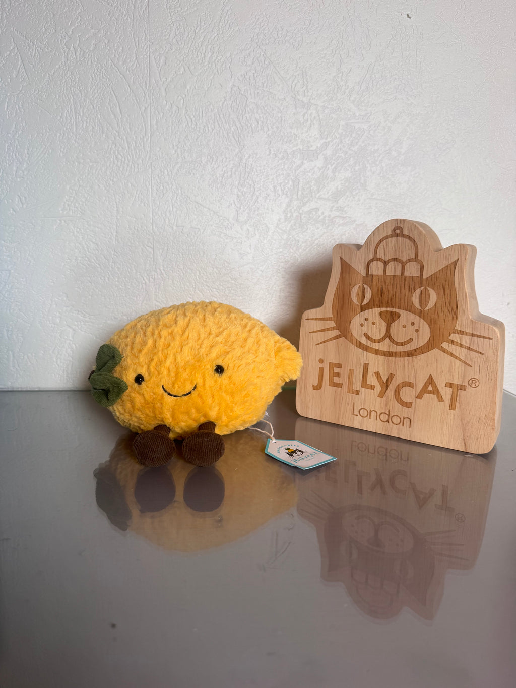 Amuseable Lemon