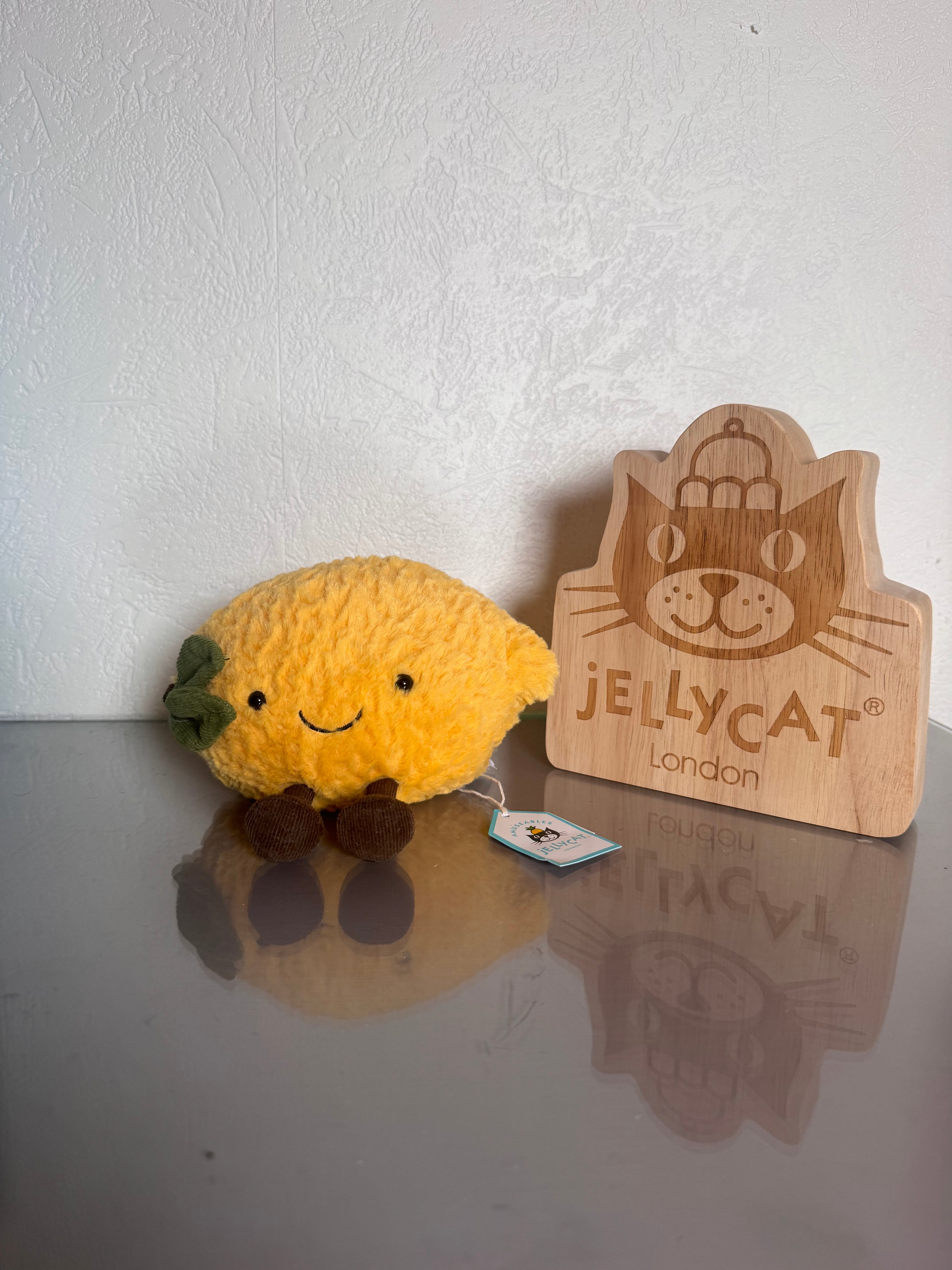 Amuseable Lemon