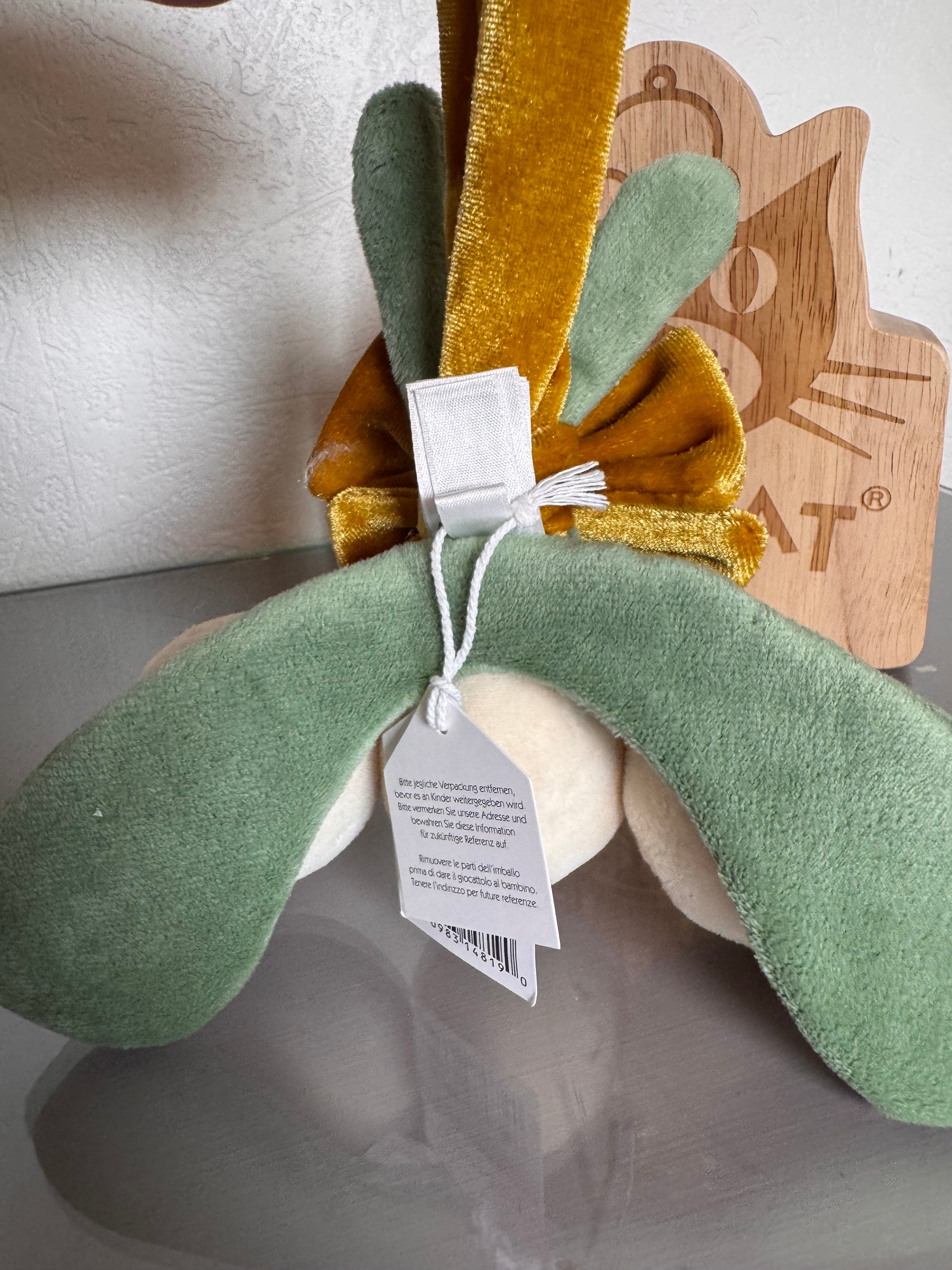 Amuseable Mistletoe