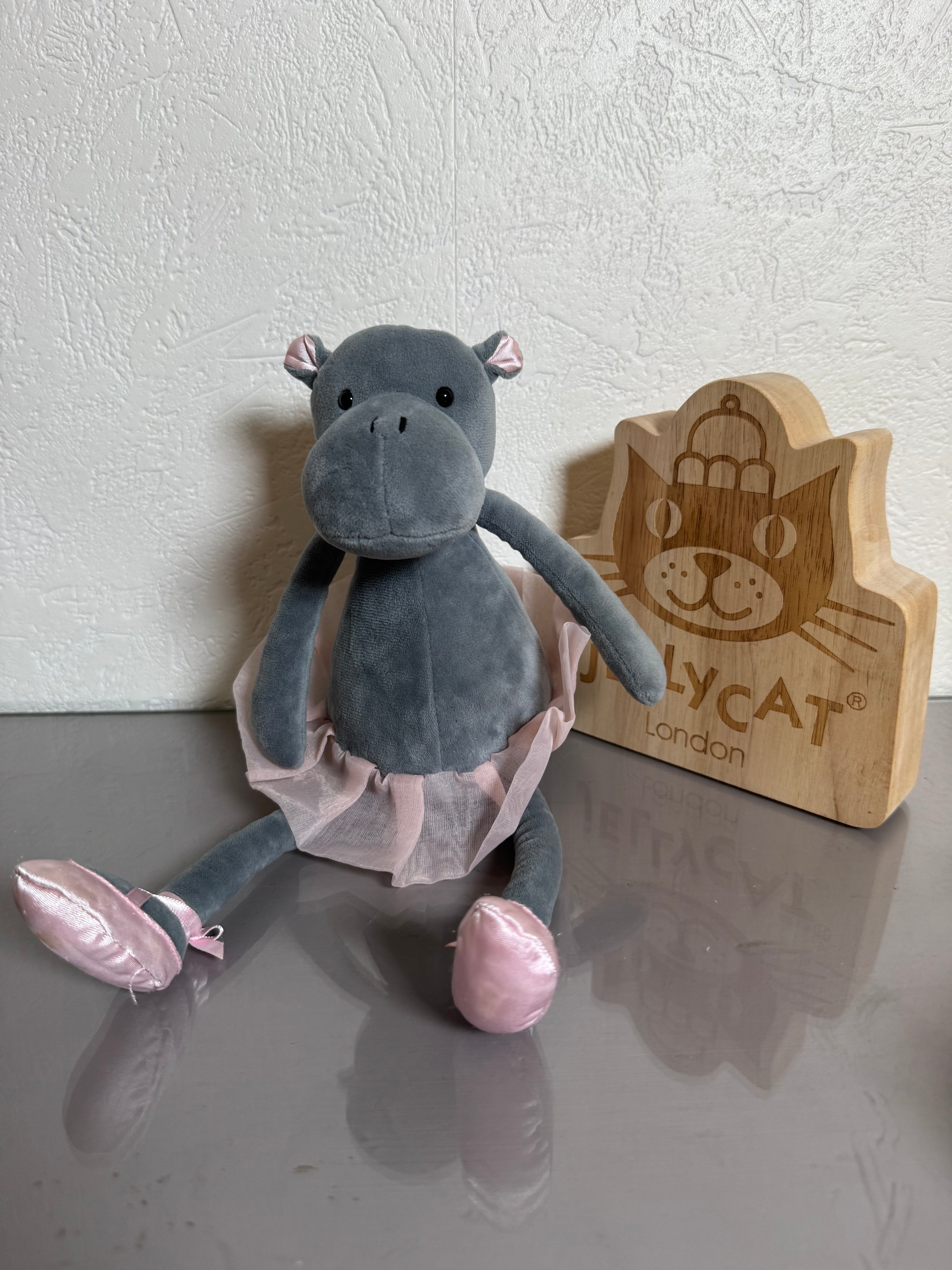 Dancing Darcey Hippo
