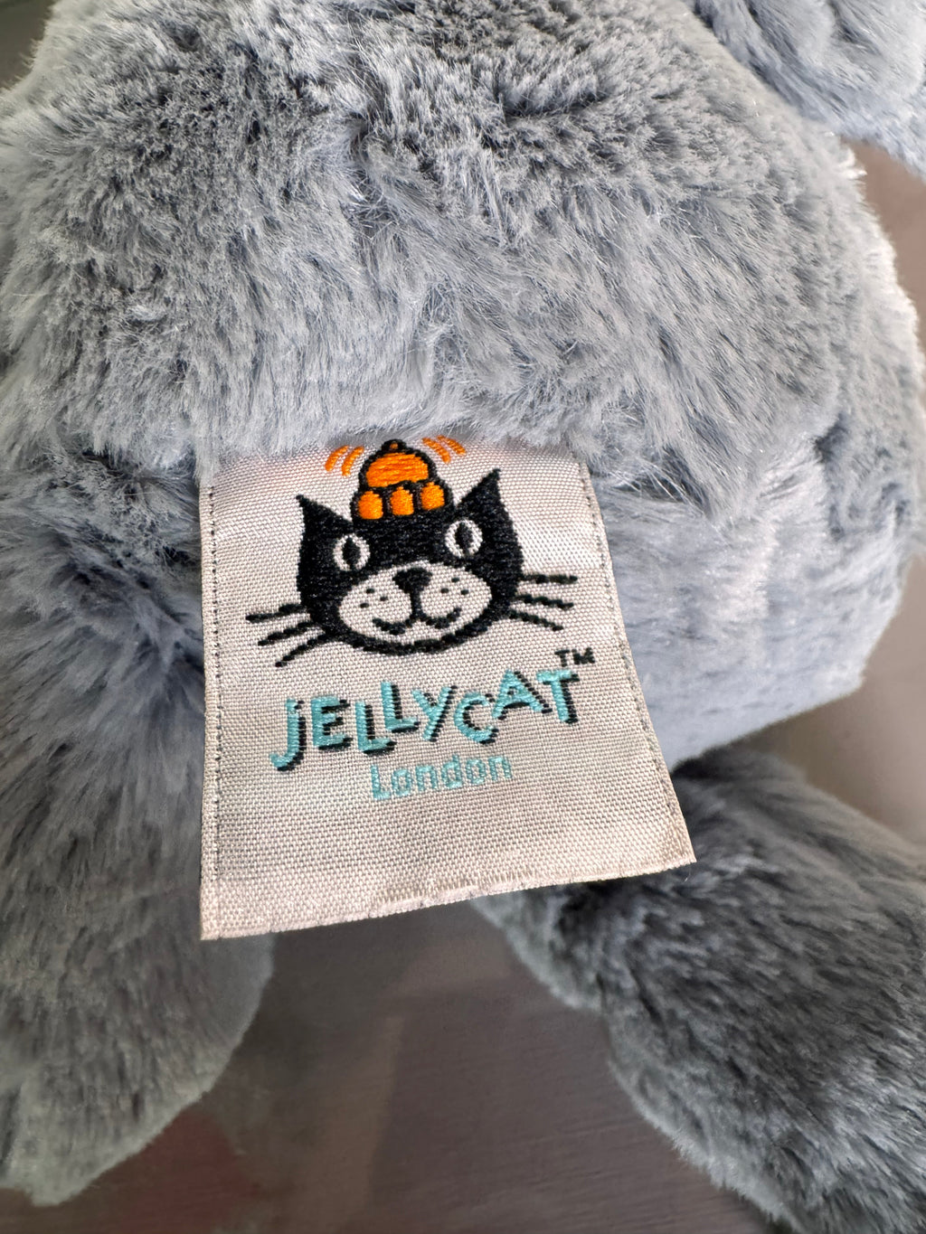 Medium bashful Gorilla