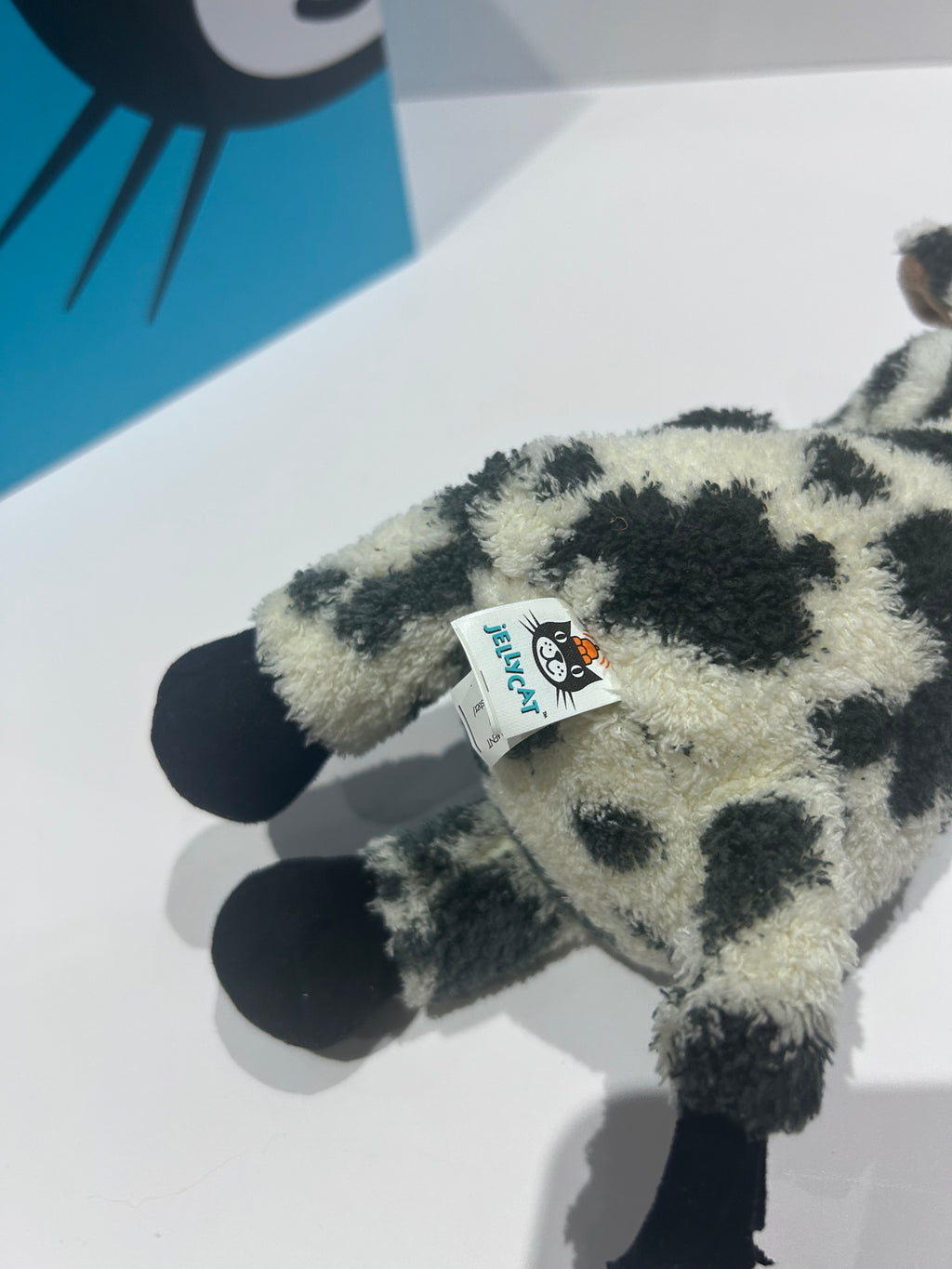 Jellycat Cow Animal Baggage Tin - Exclusive