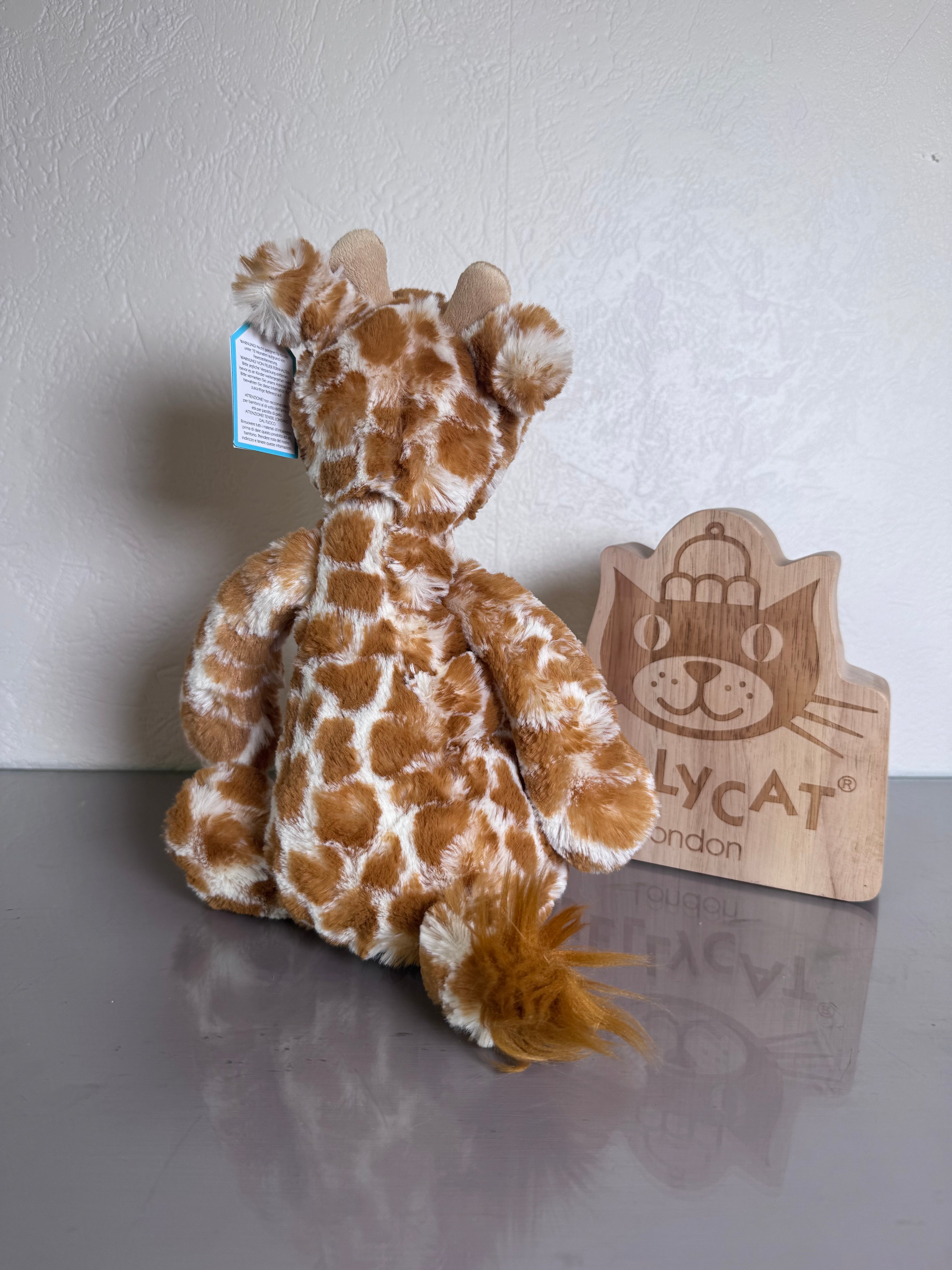 Medium Bashful Giraffe