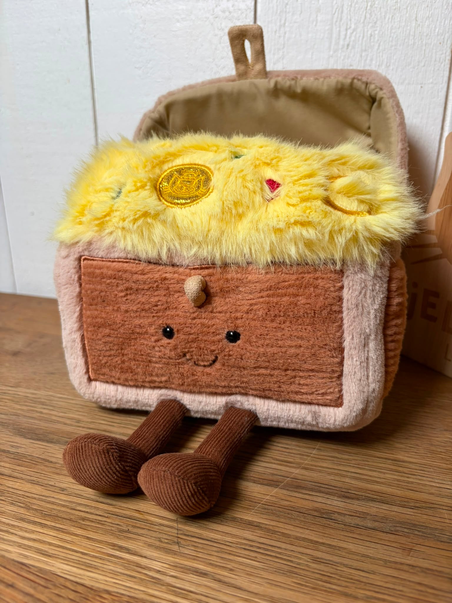 Jellycat Amuseables Treasure Chest