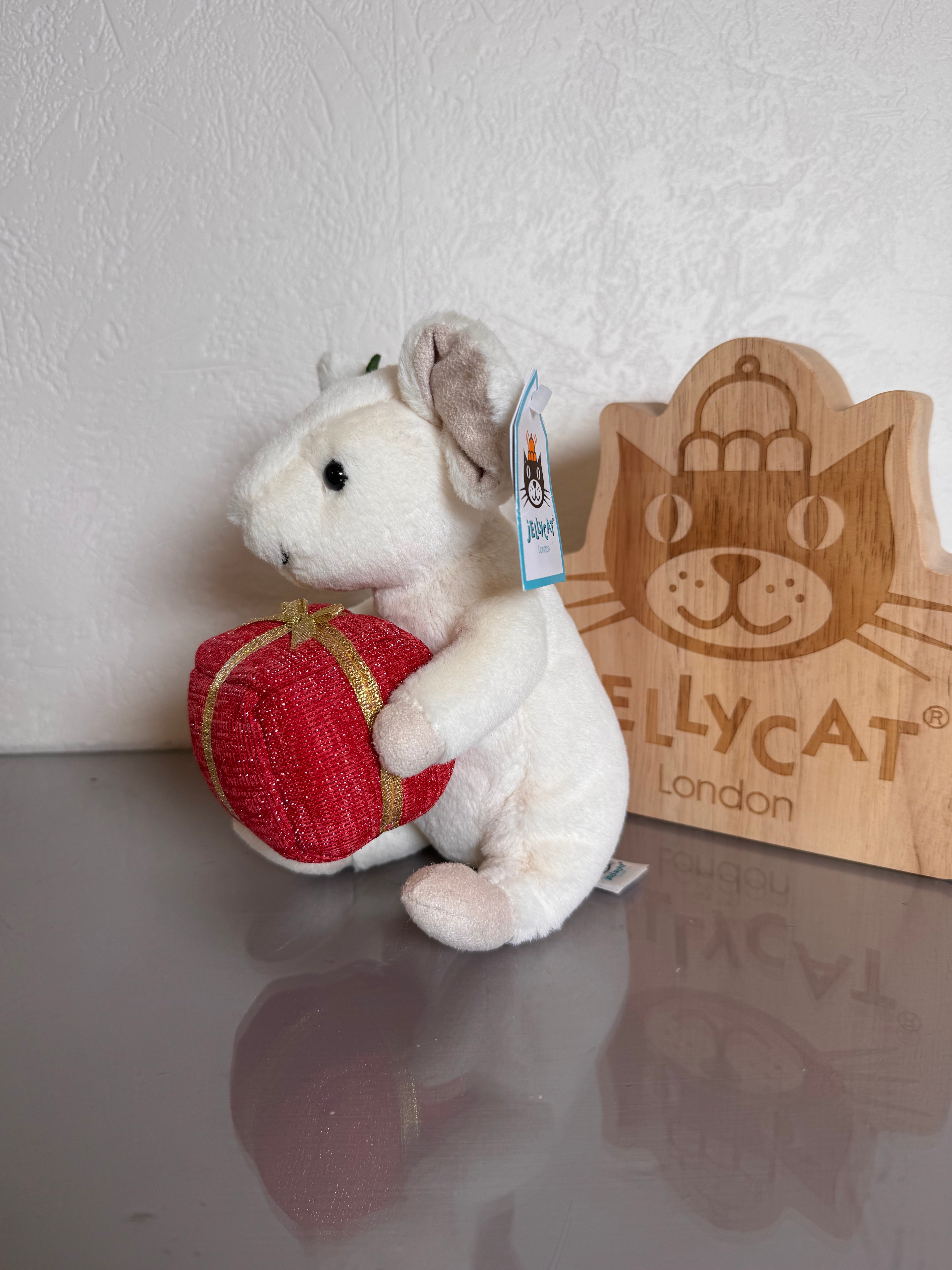 Merry Mouse With Present