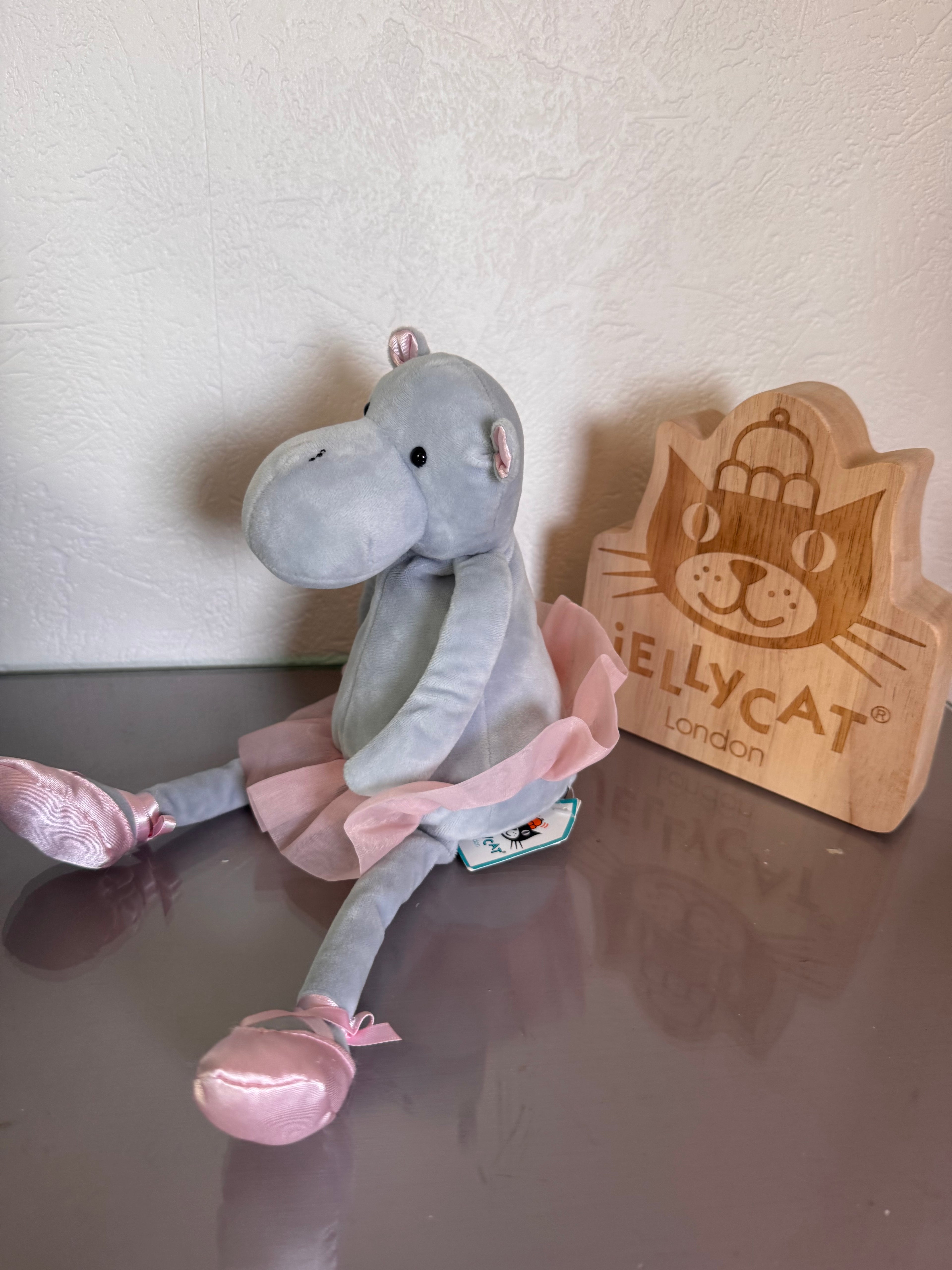 Dancing Darcey Hippo