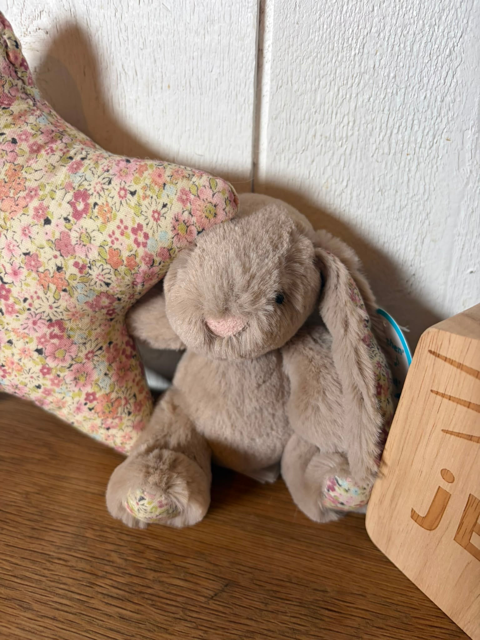 Jellycat Bashful Blossom Bunny Musical Pull 28cm - Bea Beige