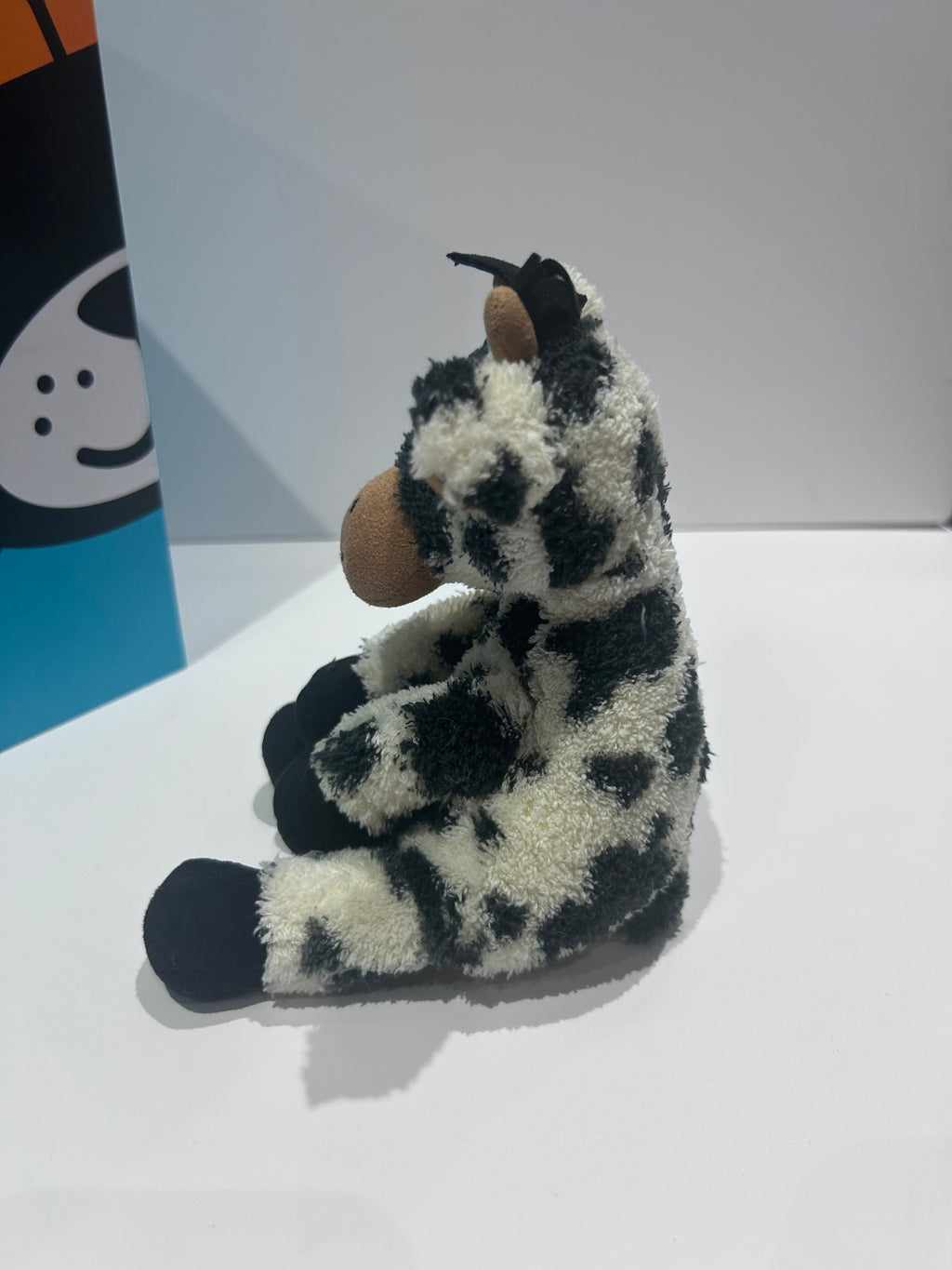 Jellycat Cow Animal Baggage Tin - Exclusive