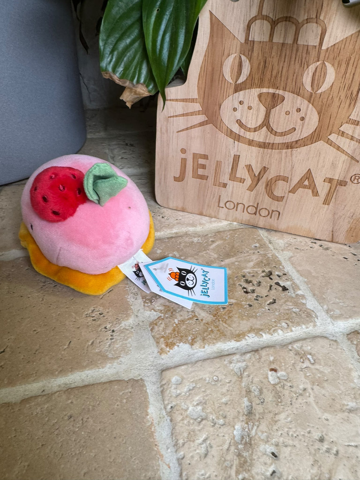 Jellycat Pretty Dome Framboise