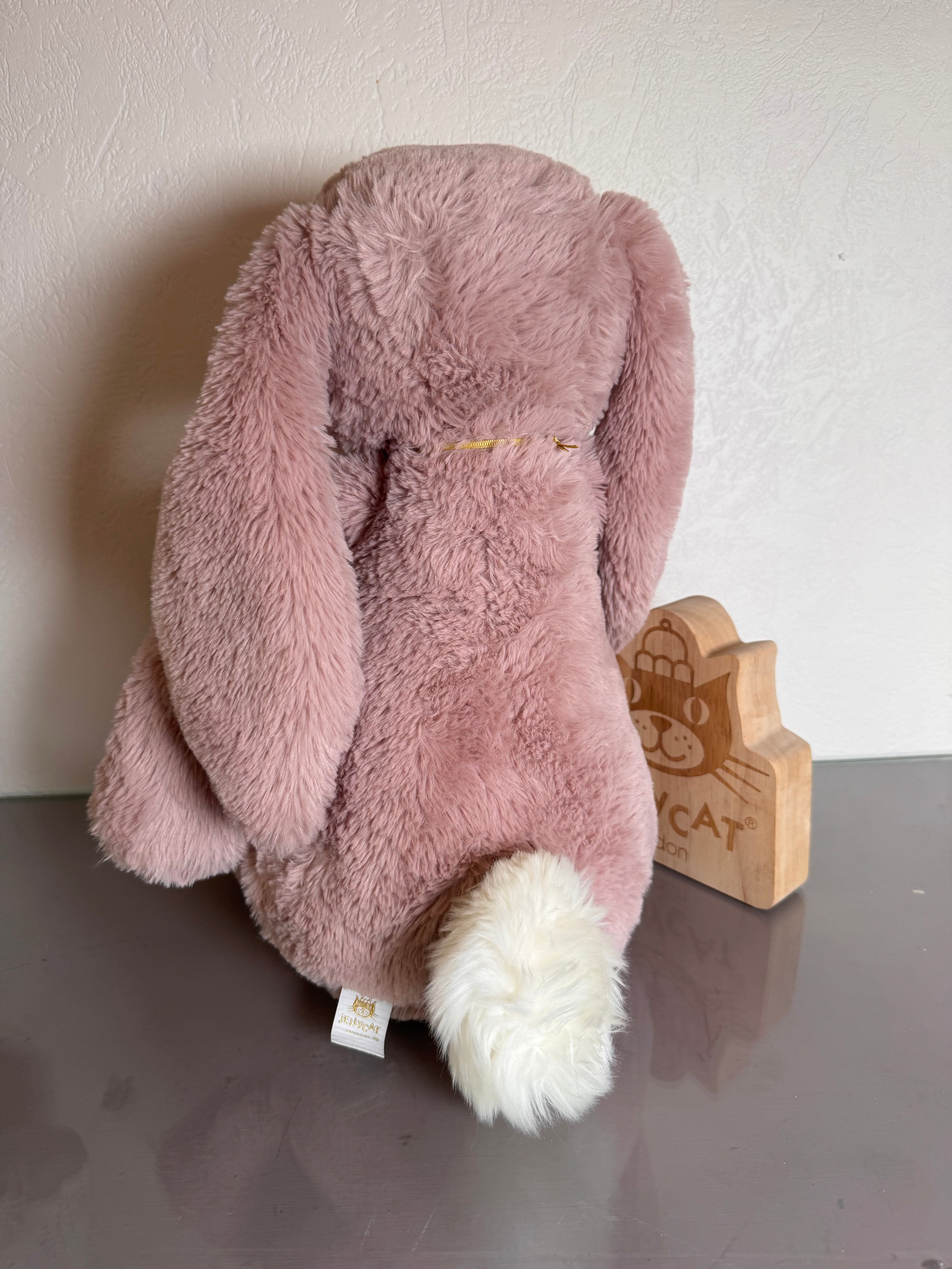 Big Bashful Luxe Bunny Rosa