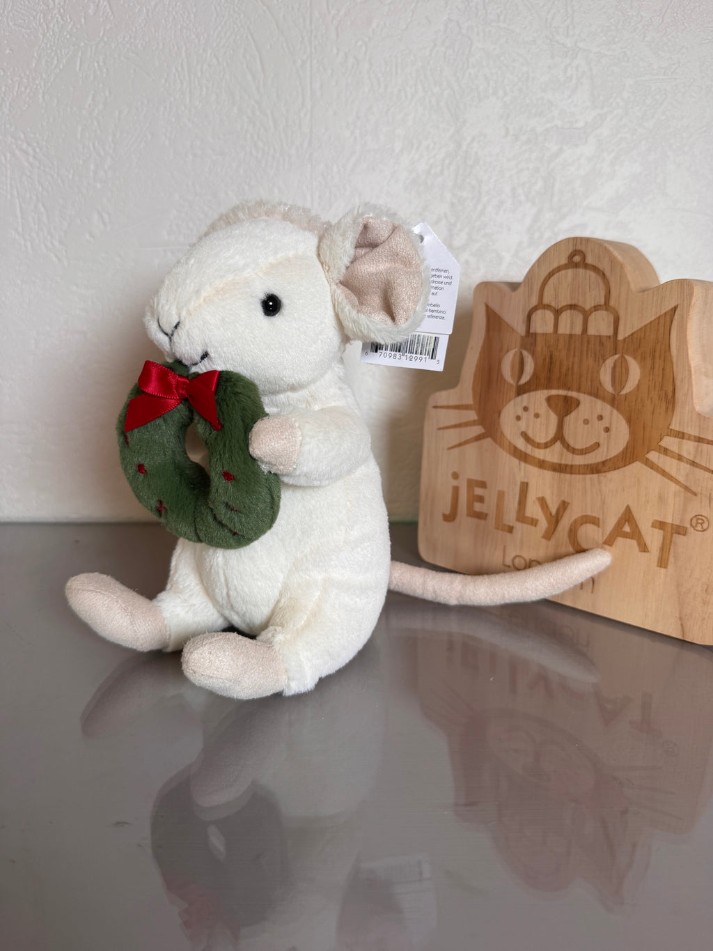 Merry Mouse With Wreath