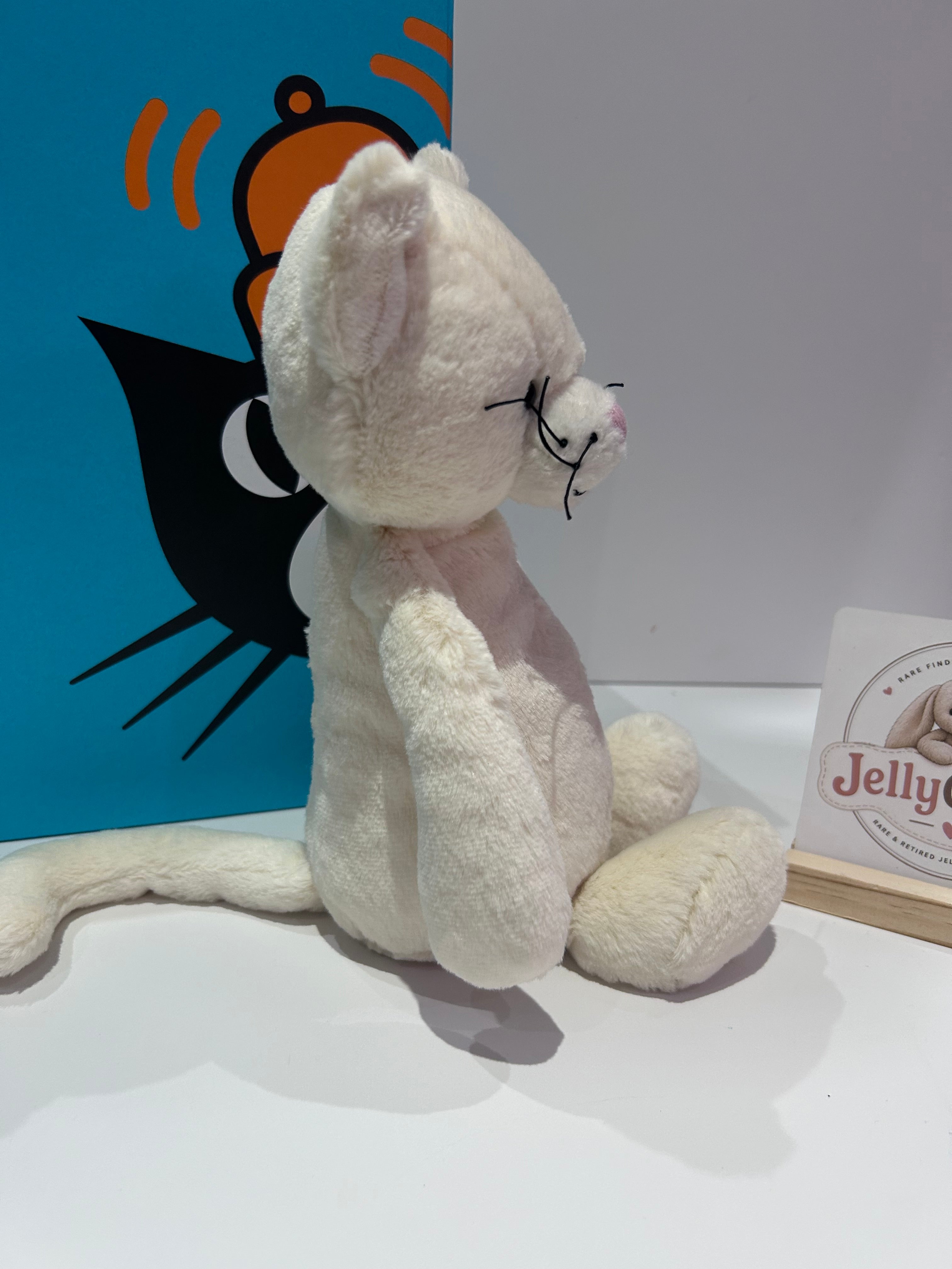 Bashful Cream Kitten