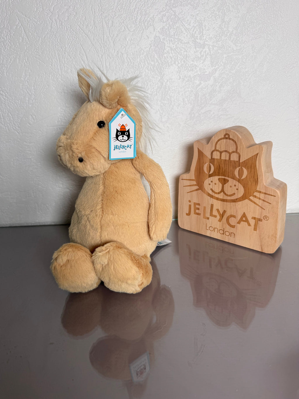 Medium Bashful Horse