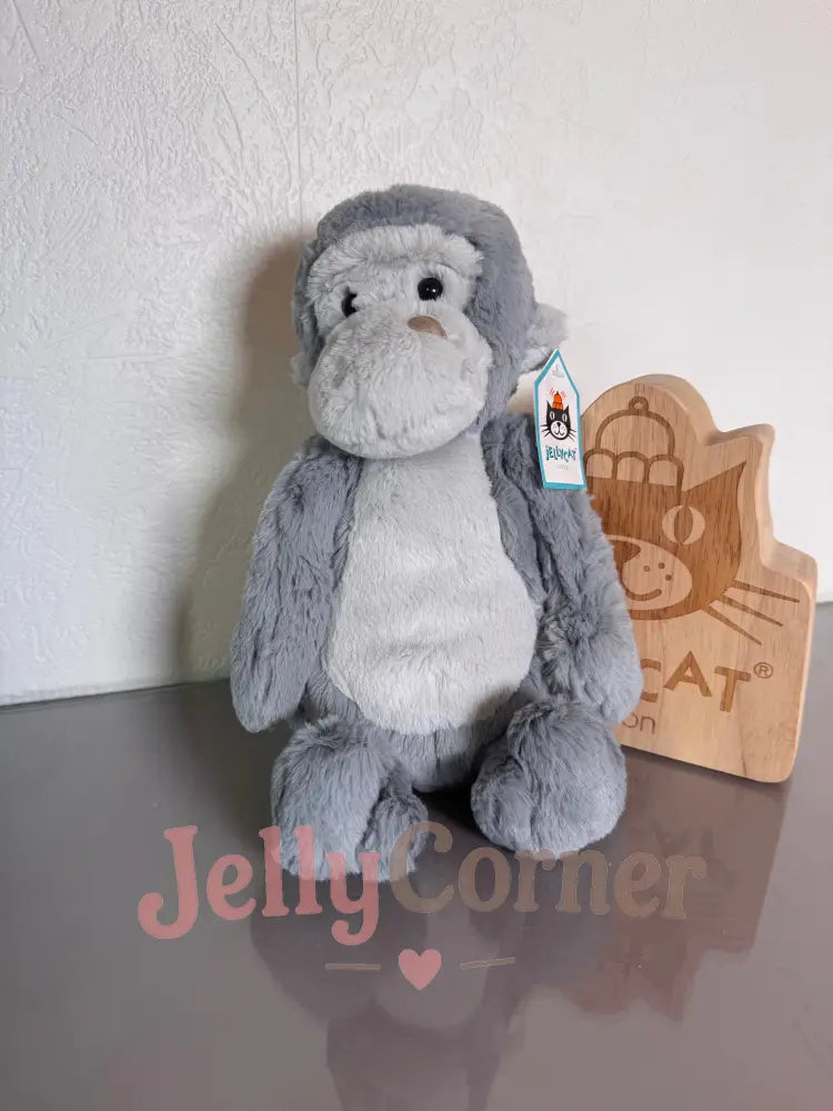 Medium bashful Gorilla