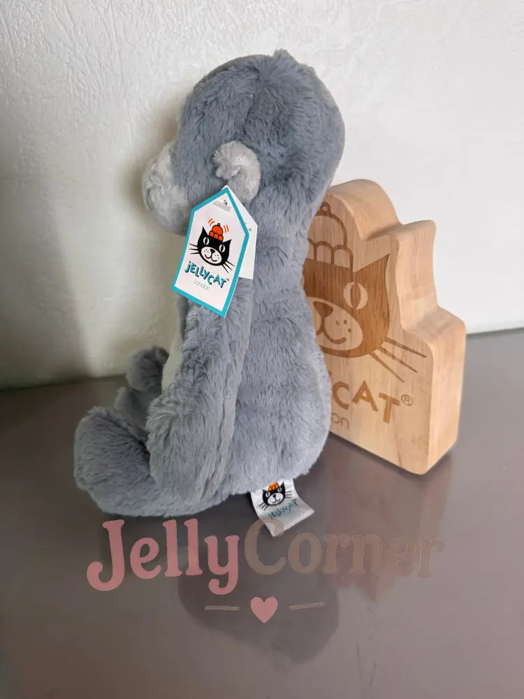 Medium bashful Gorilla